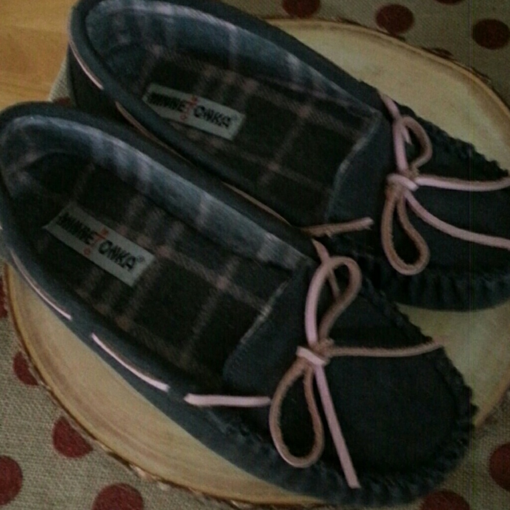 MinneTonka Hardsole moccasins